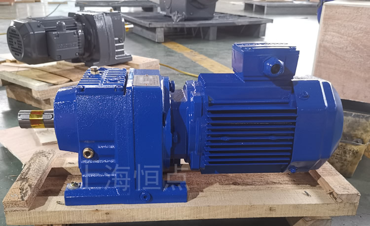 R47系列減速機配電機，藍色油漆實物照片