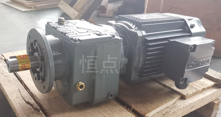 RF27系列減速機 電機輸入 法蘭+軸輸出 立式安裝 實物圖