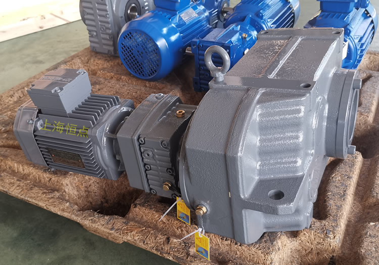  FAZ77R37雙級減速機，通孔+小法蘭輸出，實物圖如下