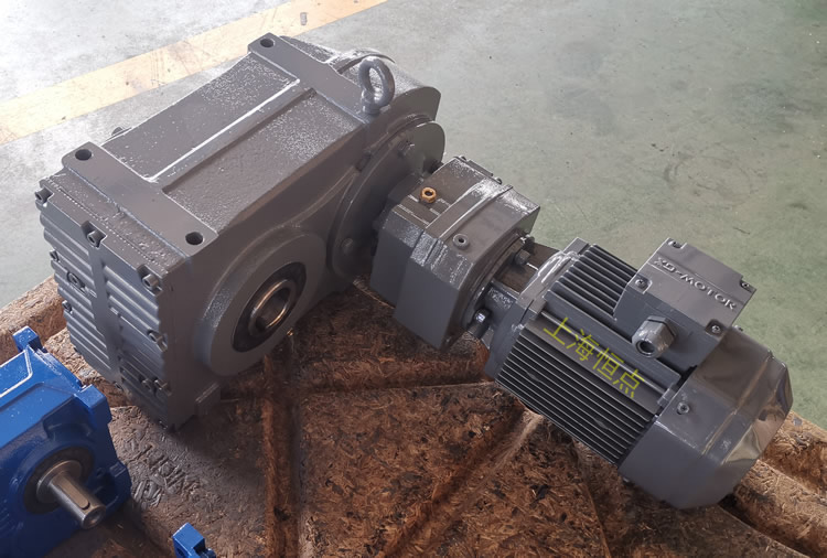  FAZ77R37雙級減速機，通孔+小法蘭輸出，實物圖